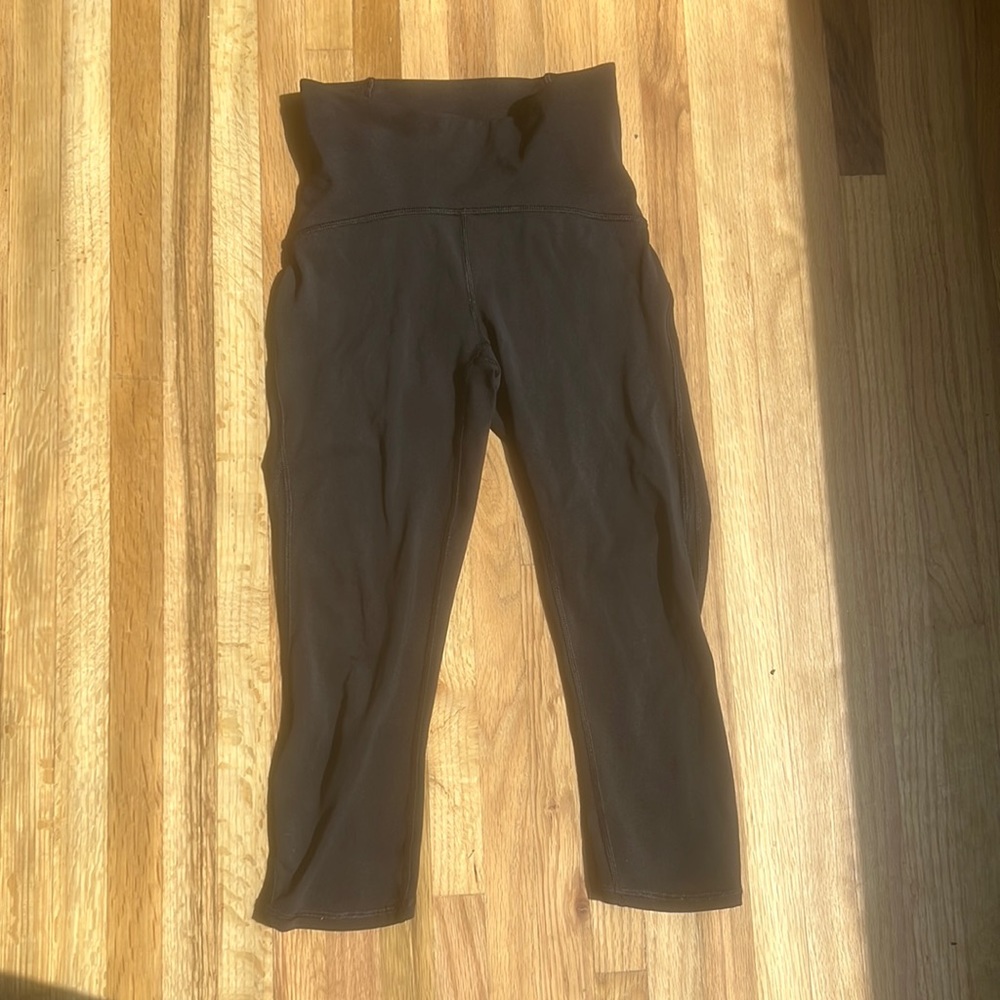LULULEMON Black Capri Leggings